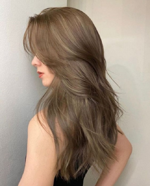 Nhuộm tóc Balayage đẹp vàng pha nâu quyến rũ không tuổi